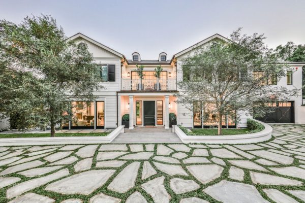Georgian-Traditional-Home-for-Sale-in-Beverly-Hills-1